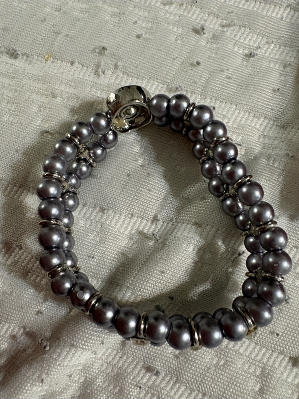 Elegant Silver Pearl Bracelet using small snaps. With jewels. Stretchy bracelet - Picture 3 of 7